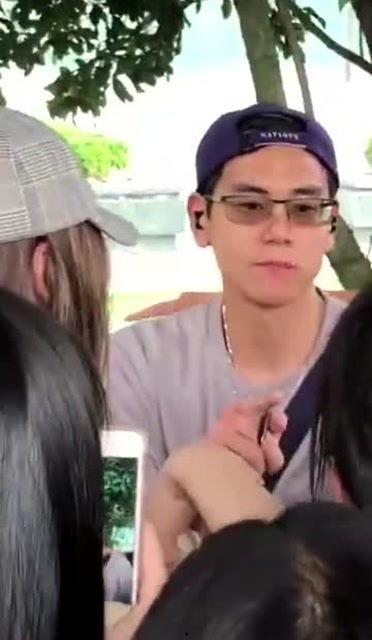 娱乐明星粉丝,揭秘娱乐明星粉丝的狂热与情感世界