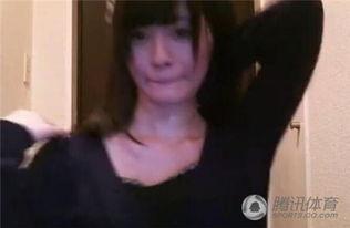 电竞女主播擦身图片